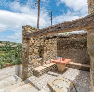 Sitia House | Pera Chorio - Daphne - Artist stone house with countryside views