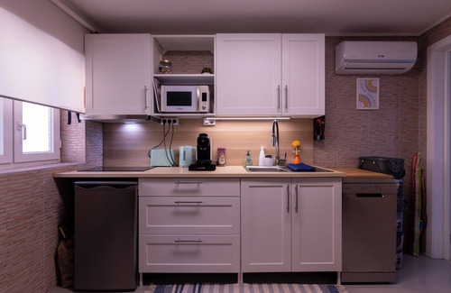 Perafita House | Perafita Yellow House - EcoHost