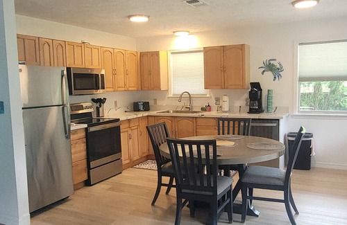 Waveland House | Perch Pad 2Br 1Ba Near Beach