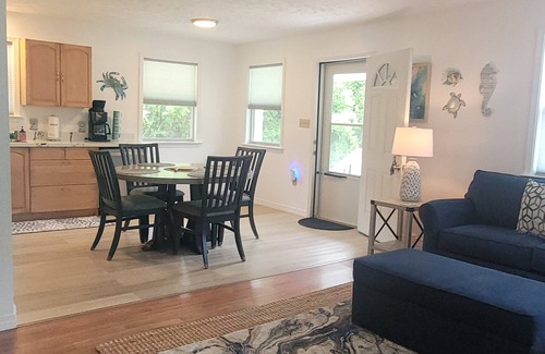 Waveland House | Perch Pad 2Br 1Ba Near Beach