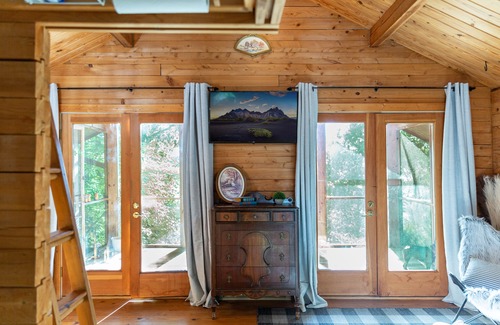 Harrisonville Ski Chalet | Perched in the Trees, Very Private, Screened in Porch with view