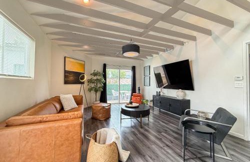 Ladera Heights House | Perfect 1-BR Spot Near LAX, SoFi and Forum - MK2-LAD