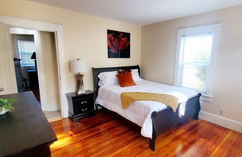 Sharon House | Perfect 2 bedroom,free parking 15min to Gillette stadium