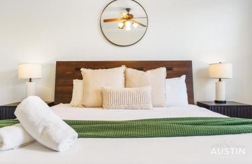 Clarksville House | Perfect Central Location w Free Prkg and Cozy Beds