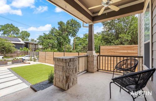 Clarksville House | Perfect Central Location w Free Prkg and Cozy Beds