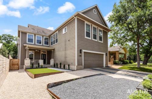 Clarksville House | Perfect Central Location w Free Prkg and Cozy Beds