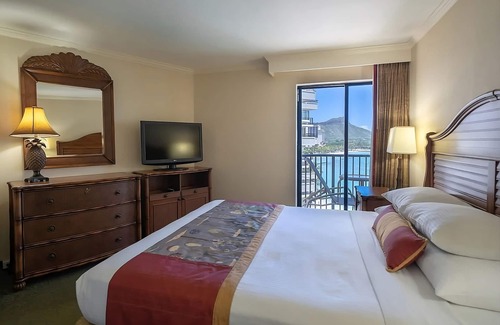 Waikiki Hotel | Perfect Event Location! 3 Awesome Units, Beachfront, Event Space, 3 Restaurants