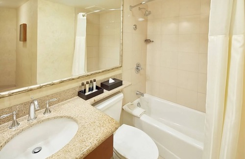 Waikiki Hotel | Perfect Event Location! 3 Awesome Units, Beachfront, Event Space, 3 Restaurants