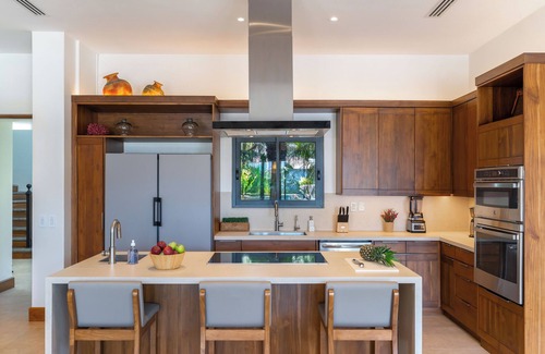 Tamarindo House | Perfect Family Retreat with the best Sunset views: Luxury Beachfront house w/Pool & Heated Jacuzzi