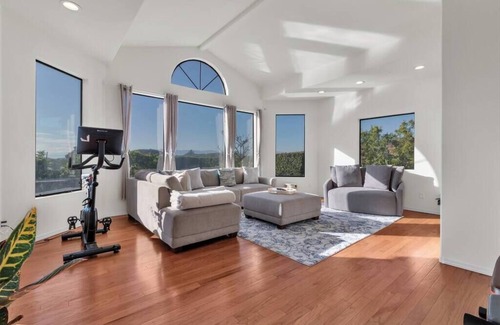 Thousand Oaks House | Perfect Family Getaway! Stunning