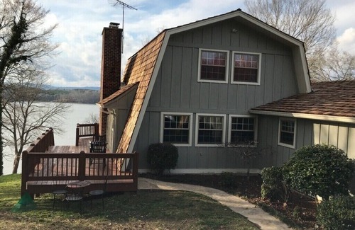 Birchwood House | Perfect Fishermen’s Retreat on the Tennessee River or a Relaxing Family Getaway.