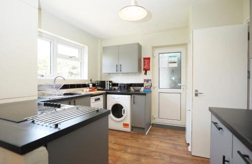 Cribbs Causeway Apartment | Perfect for Contractors, Tradespeople, pvt parking