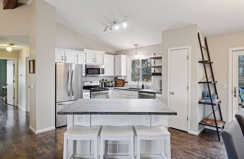 Chanhassen House | Perfect Gathering Spot in Chanhassen