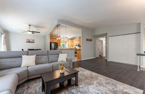 Ballwin House | Perfect Getaway 3BR 3BA Home Close to Parks and Shopping