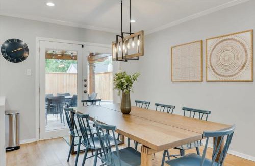 Plano House | Perfect Getaway Home w 5 Bedrooms & Backyard Oasis