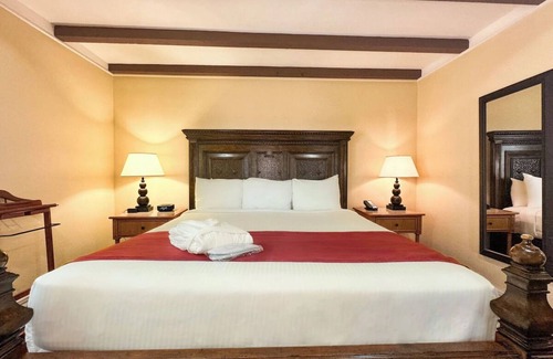 Western Division Hotel | Perfect Laredo 2-Unit Stay w/Historic Style, Scenic Views & Top Dining Nearby