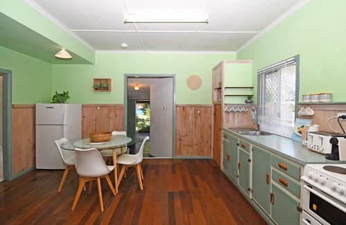 Torquay House | Perfect location - no car needed walk to everything