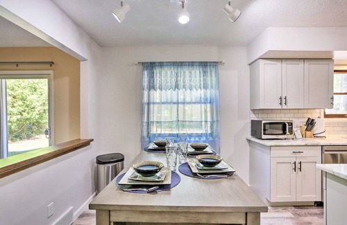 Bedford Condo | Perfect Mix of Work & Play—3BR Retreat Near State Parks