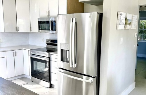 West Palm Beach Apartment | Perfect remote work spot! Close to everything!