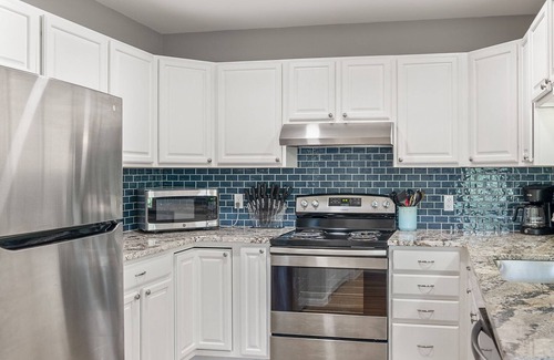 Port Royal House | Perfect Retreat - 10 mins to Parris Island + Walk to Coffee Shops & Restaurants
