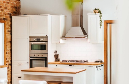 Hartley House | Perfect retreat for friends and family surrounded by mountains and meadows