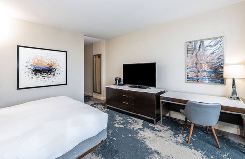 Redwood Shores Hotel | Perfect Spot for Unwinding! Pet-friendly Property and Onsite Pool