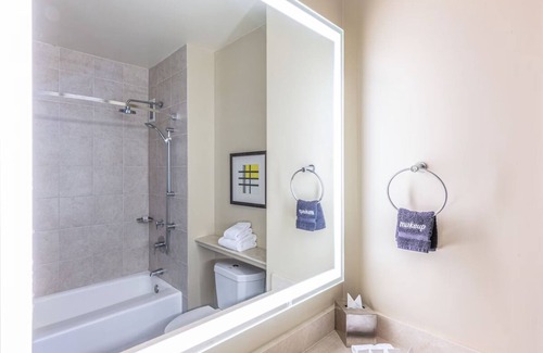Redwood Shores Hotel | Perfect Spot for Unwinding! Pet-friendly Property and Onsite Pool