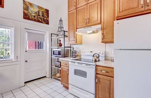 Thomas Square Apartment | Perfect Starland 2 Bedroom | Heated Pool Access