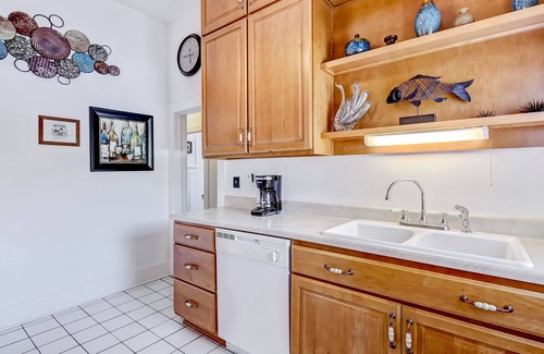 Thomas Square Apartment | Perfect Starland 2 Bedroom | Heated Pool Access