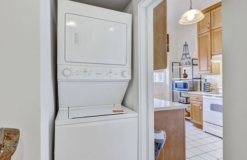 Thomas Square Apartment | Perfect Starland 2 Bedroom | Heated Pool Access