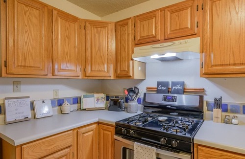 Ranchito House | "Perfect Stays for Traveling Nurses & Pros!" Mountain Views Await!