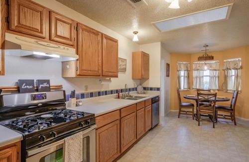 Ranchito House | "Perfect Stays for Traveling Nurses & Pros!" Mountain Views Await!
