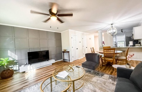 Southeast Raleigh House | Perfectly located 2 en suite townhome in Raleigh