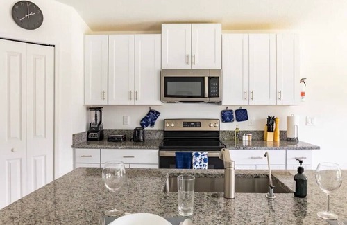 Fussels Corner House | Perfectly located 4BR/2Ba house between Orlando and Tampa