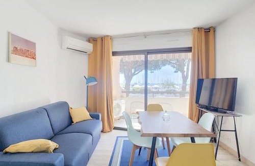 Mandelieu-la-Napoule Beach Apartment | Perle rare 2 pièces au pied de la plage et piscine résidence