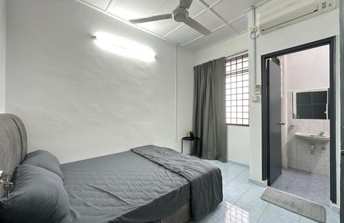 Bandar Baru Permas Jaya House | Permas Double Storey 8 Pax WiFi Netflix