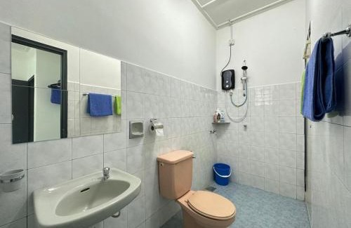 Bandar Baru Permas Jaya House | Permas Double Storey 8 Pax WiFi Netflix