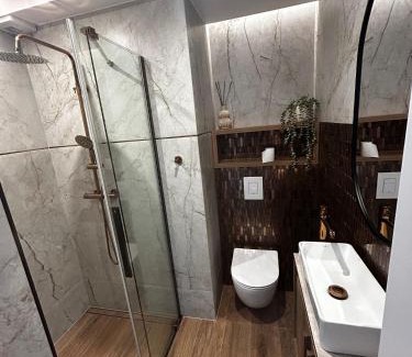 Emaus Apartment | Perspektywa Apartment with balcony by Lion Apartments