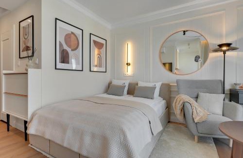 Emaus Apartment | Perspektywa Apartment with balcony by Lion Apartments