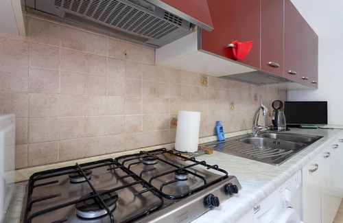 Perugia House | Perugia Centrale in Zona Super Servita in Città, Unica con Giardino e Posto Auto