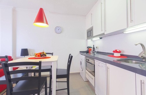 El Moncayo Apartment | Pet-Friendly Apartment 'Seaview Modern Beach' with Sea View