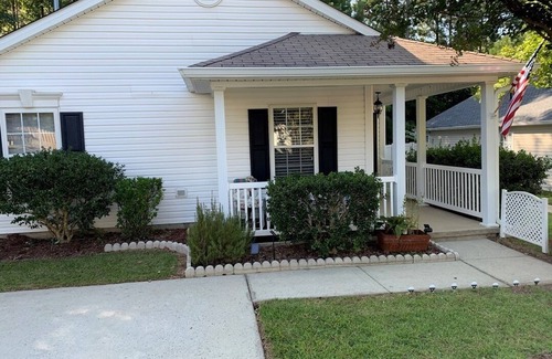 Apex House | Pet friendly 1,150 sqft one story, 3 bedrooms, 2 full bath home