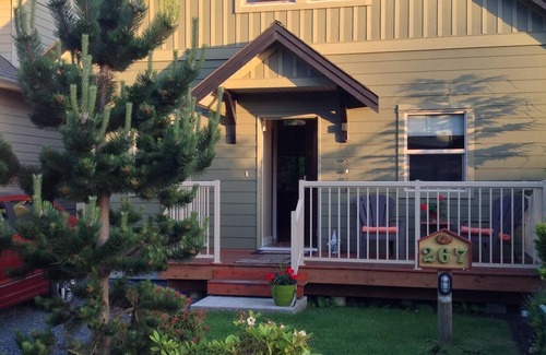 Regional District of Nanaimo Cabin | Pet Friendly 2 bedroom plus loft, in Parksville's beautiful resort area