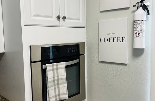 Walsingham House | Pet-Friendly 2BR w/Lanai & Fast WiFi Near Beach