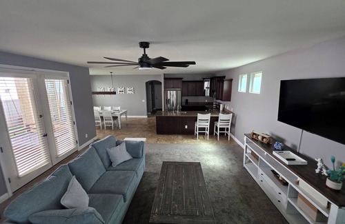 Gilbert House | Pet-Friendly 3 bed Home w/Pool Access, Game Room & Garage – Walk to Dining!