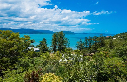 Mandalay House | Pet Friendly 3 bedroom, 3 bathroom home with breath taking ocean views