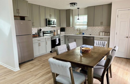 Westfield House | Pet Friendly ✨ 5 min to Grand Park ✨