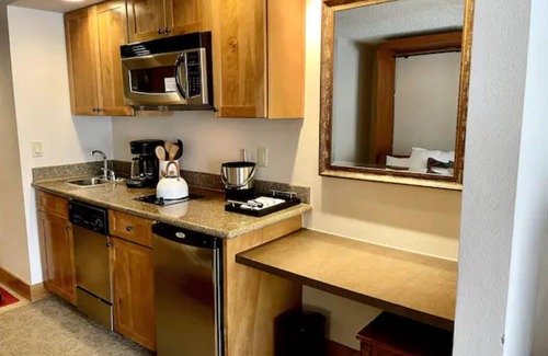Crested Butte Condo | Pet-Friendly - Amazing Location - Hot Tub & Pool