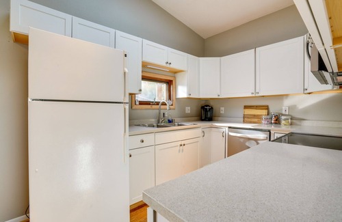 Scenic Foothills Cottage | Pet-friendly Anchorage Home - 8 Mi to Downtown!