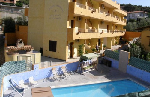 Fluminimaggiore House | Pet-friendly apartment "Residenz Pianeta Sardegna 8" with pool, air conditioning and balcony